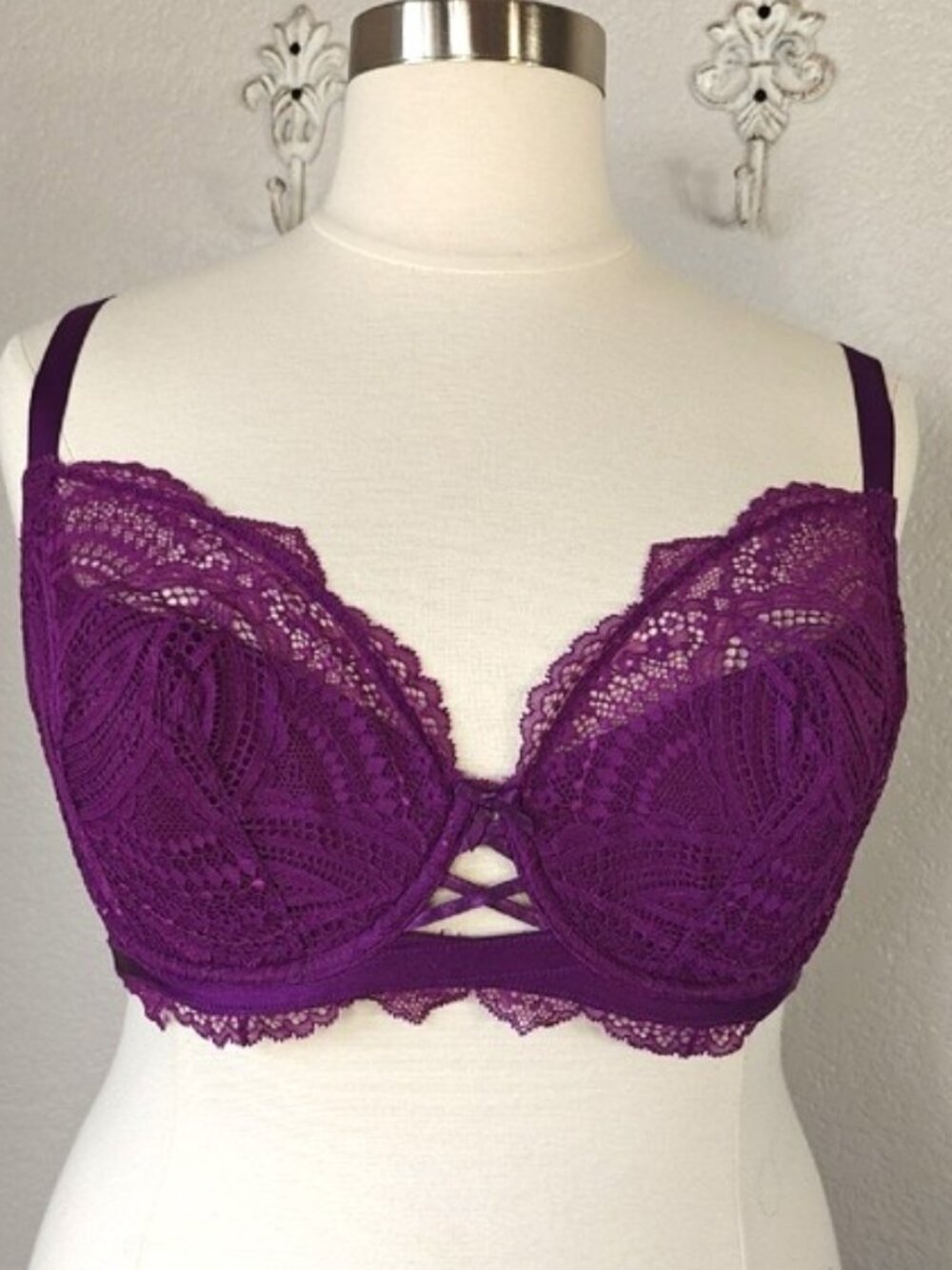 Cacique 42DD Bra Lightly Lined French Balcontte Underwired Purple Lace